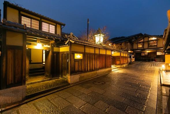 【素泊まり・禁煙】清水寺と八坂神社の間にある八坂の塔がすぐ近くにある綺麗でラグジュアリーな邸宅